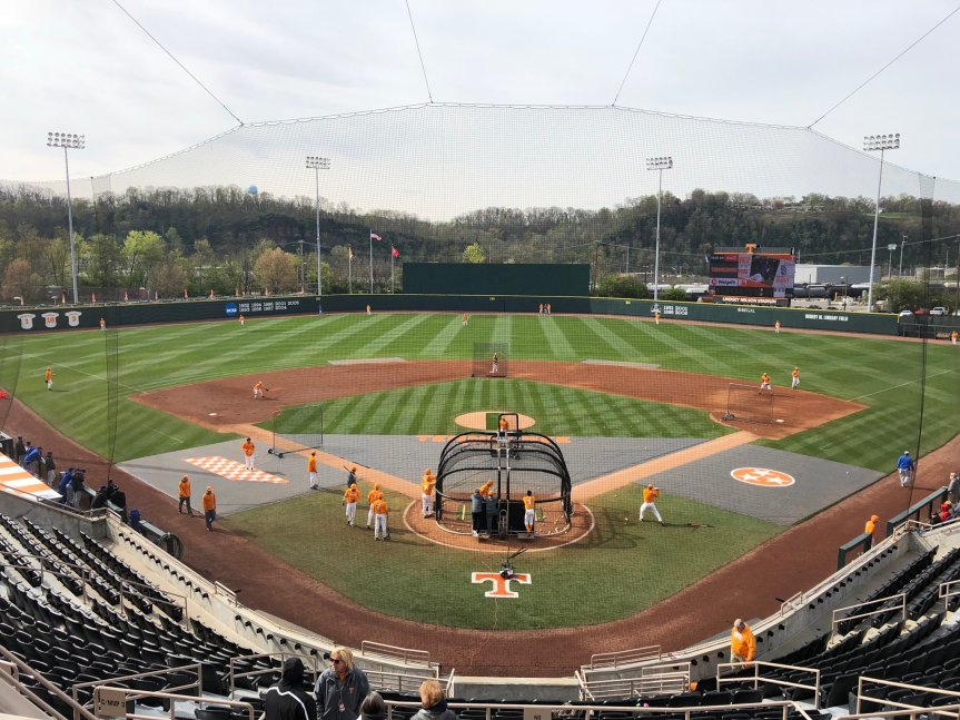 Tennessee takes final series game against No. 1 Florida